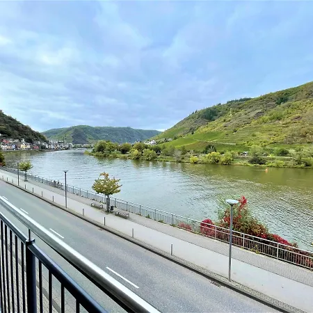 Moselpromenade Villa Moselufer, Panorama & Burg Cochem Blick, Netflix, Balkon Exterior photo