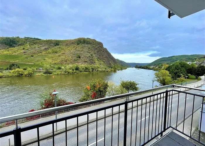 Moselpromenade Villa Moselufer, Panorama & Burg Cochem Blick, Netflix, Balkon