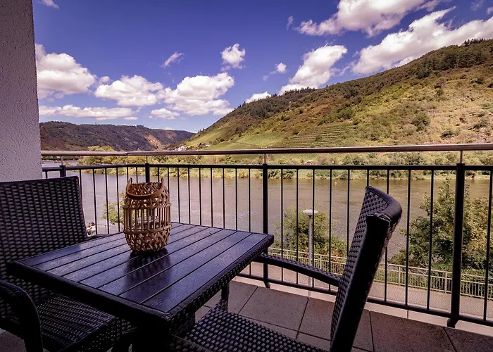 Moselpromenade Villa Moselufer, Panorama & Burg Cochem Blick, Netflix, Balkon
