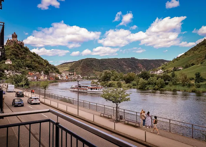 Moselpromenade Villa Moselufer, Panorama & Burg Cochem Blick, Netflix, Balkon