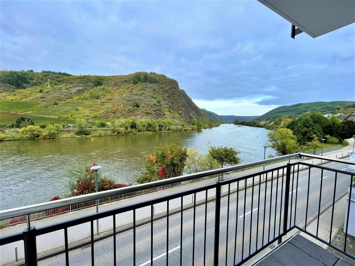 Moselpromenade Moselufer, Panorama & Burg Blick, Netflix, Balkon