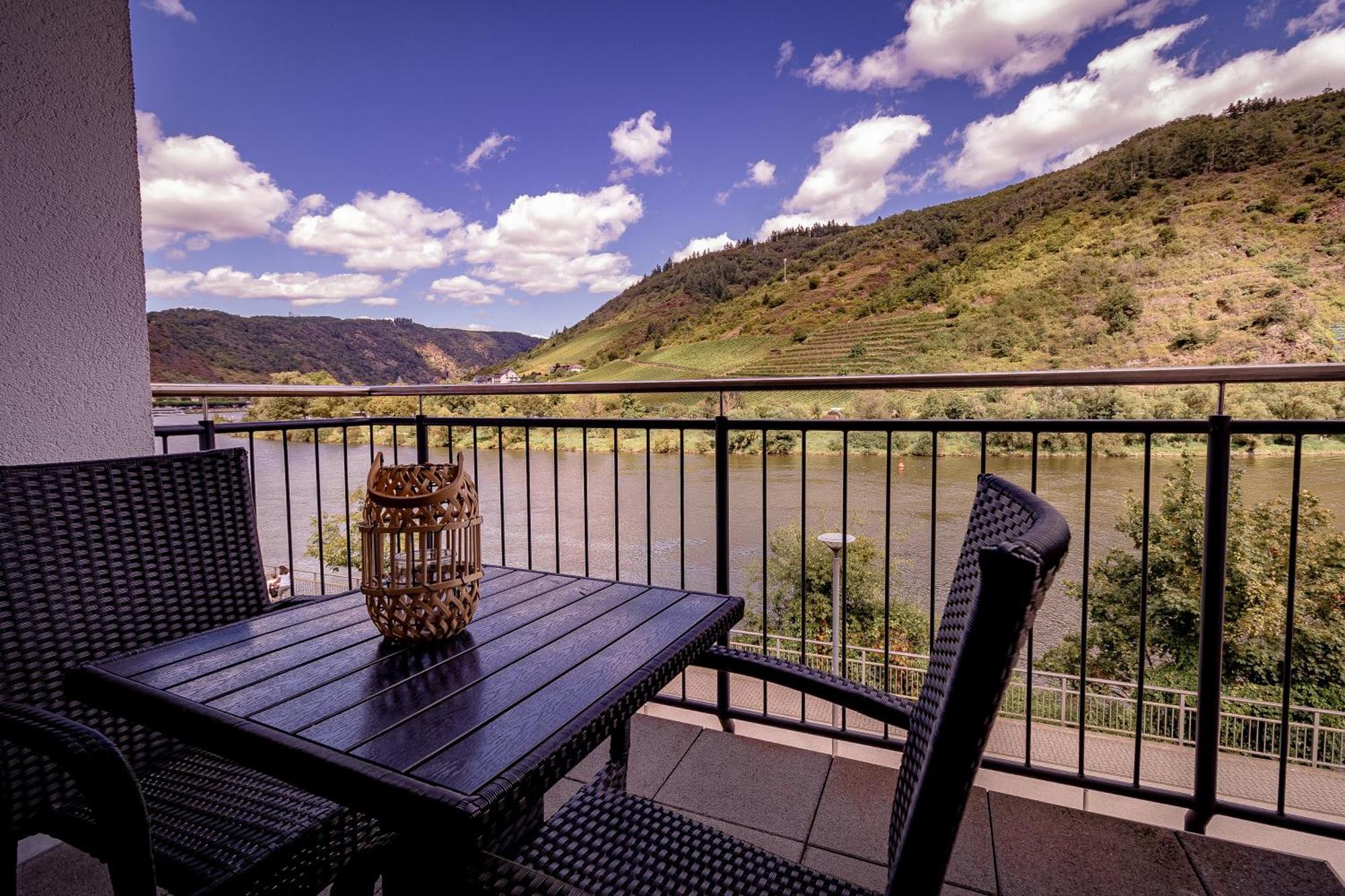 Moselpromenade Moselufer, Panorama & Burg Blick, Netflix, Balkon Apartment Cochem