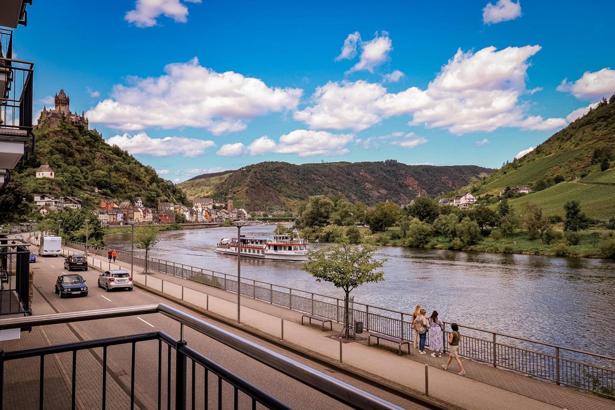 Moselpromenade Moselufer, Panorama & Burg Blick, Netflix, Balkon * Cochem